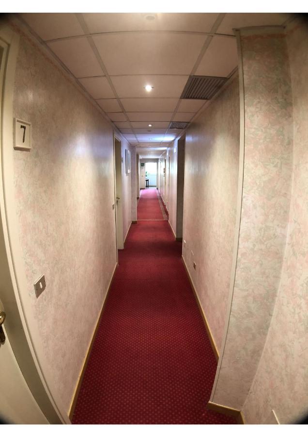 Hotel La Bussola Паденге-суль-Гарда Екстер'єр фото