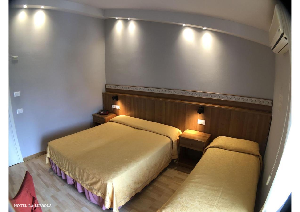 Hotel La Bussola Паденге-суль-Гарда Екстер'єр фото