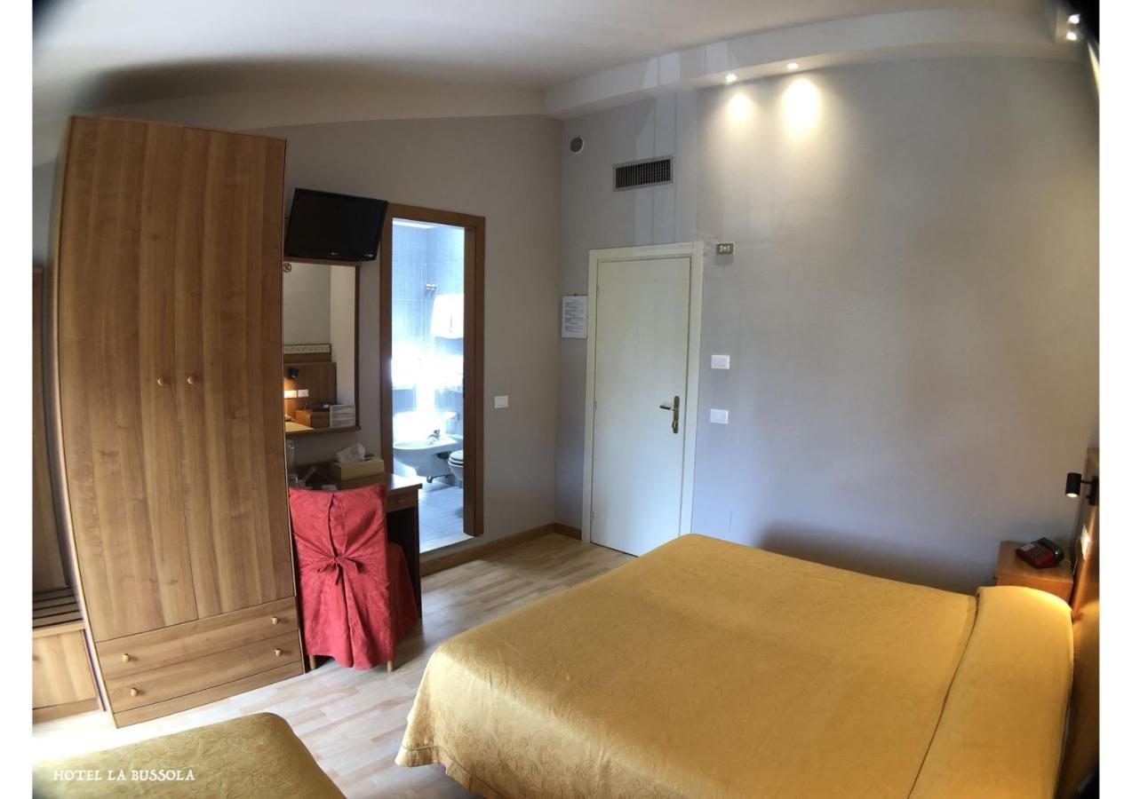 Hotel La Bussola Паденге-суль-Гарда Екстер'єр фото