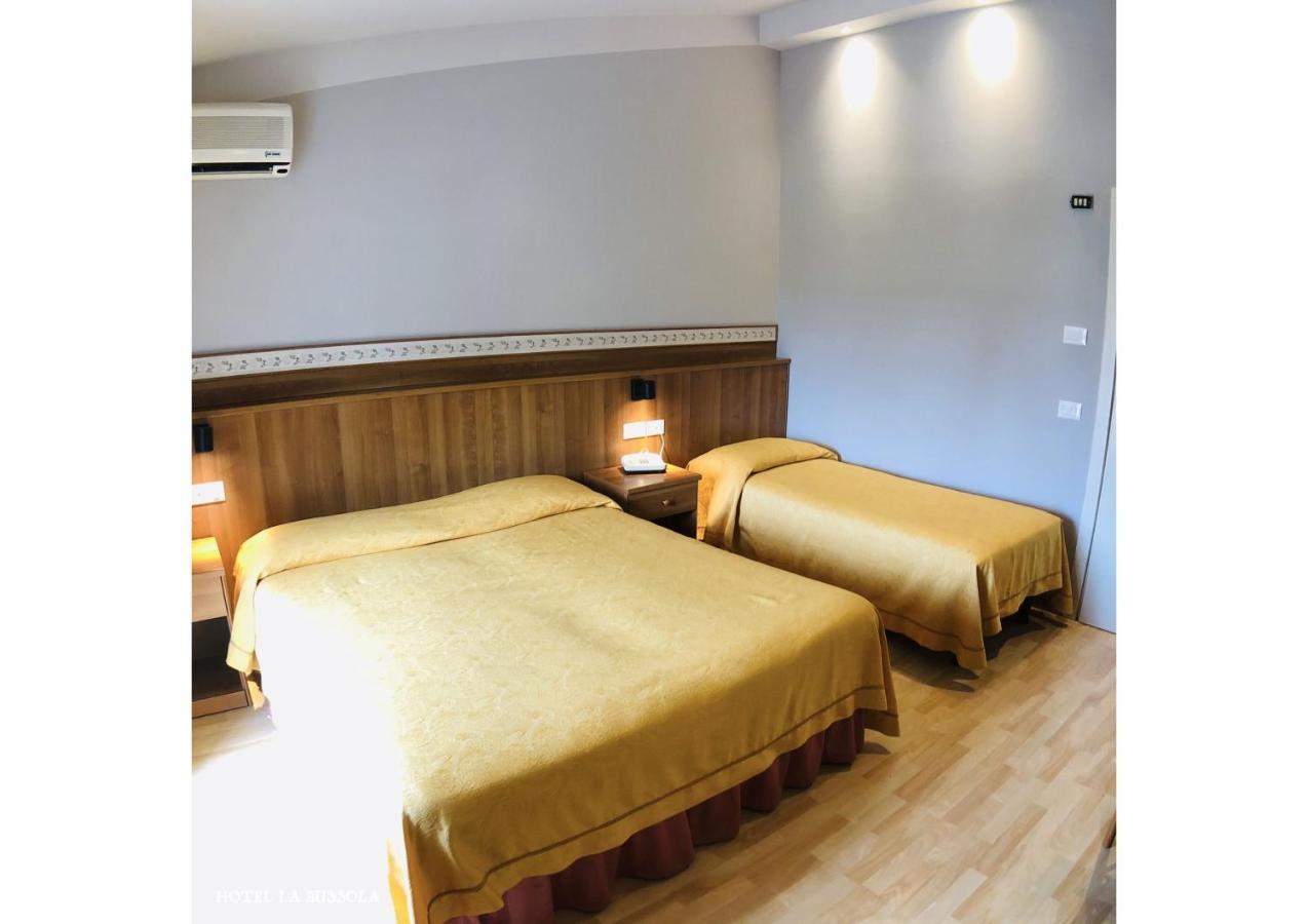 Hotel La Bussola Паденге-суль-Гарда Екстер'єр фото