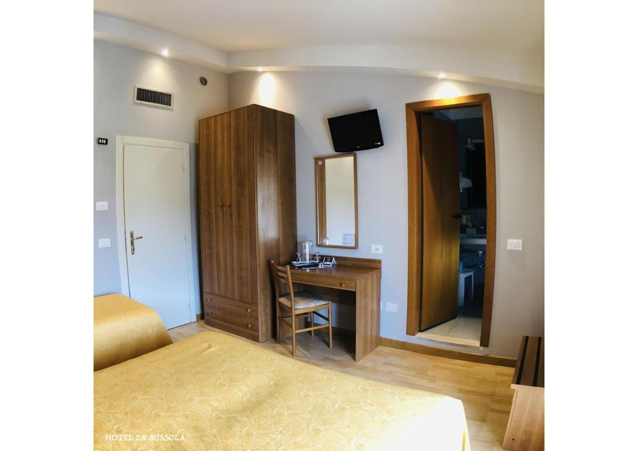Hotel La Bussola Паденге-суль-Гарда Екстер'єр фото