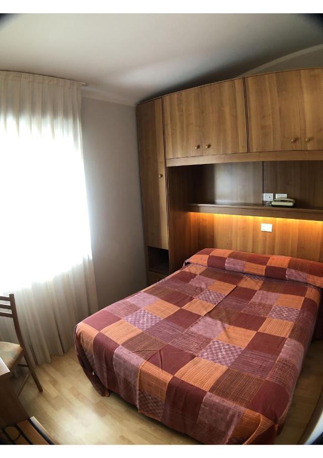 Hotel La Bussola Паденге-суль-Гарда Екстер'єр фото