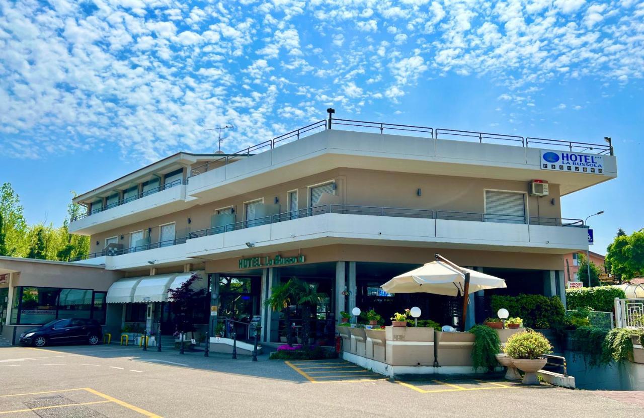 Hotel La Bussola Паденге-суль-Гарда Екстер'єр фото