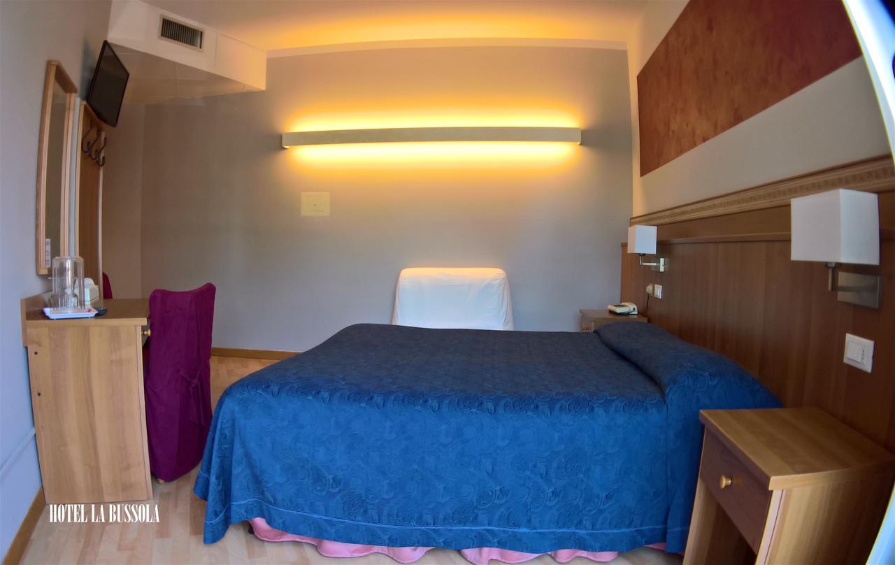 Hotel La Bussola Паденге-суль-Гарда Екстер'єр фото