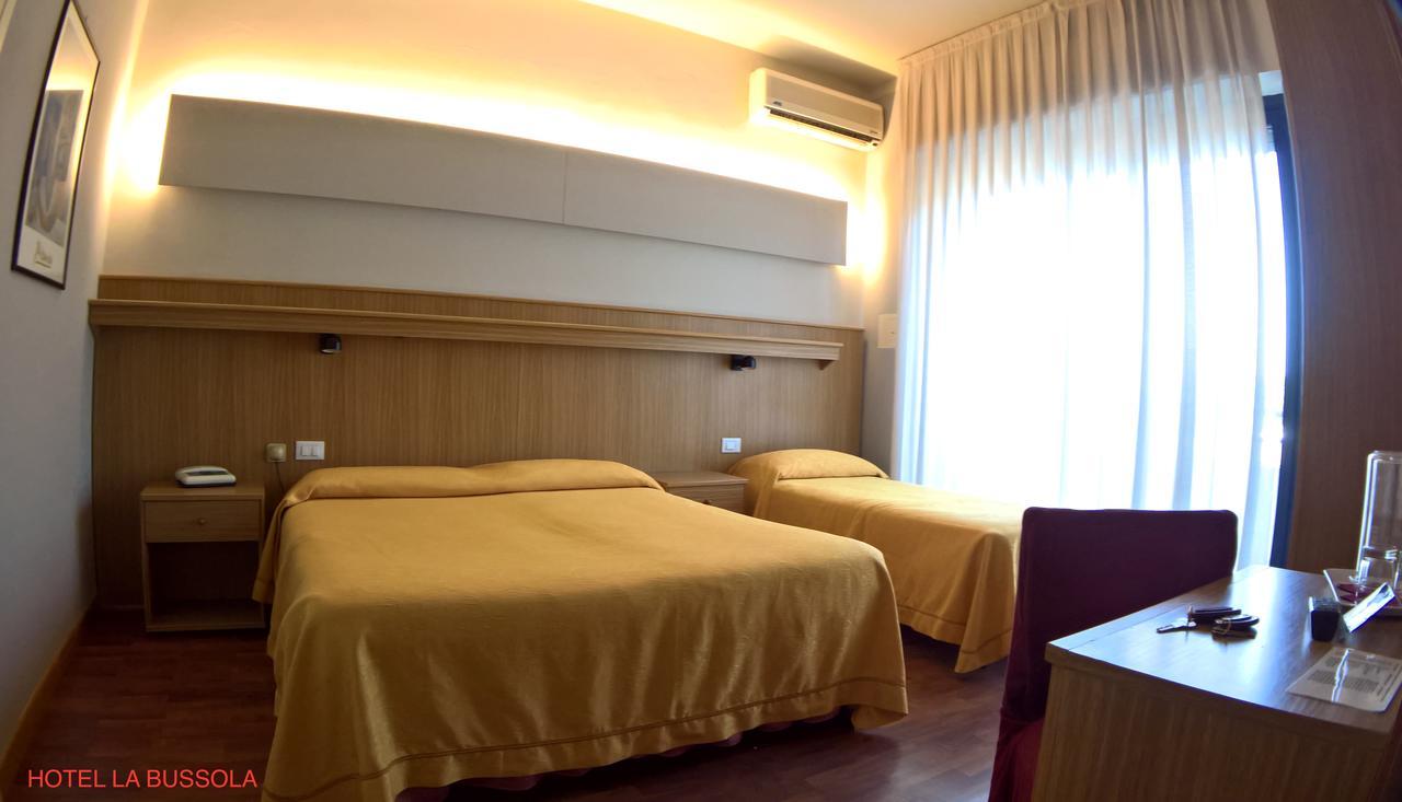 Hotel La Bussola Паденге-суль-Гарда Екстер'єр фото