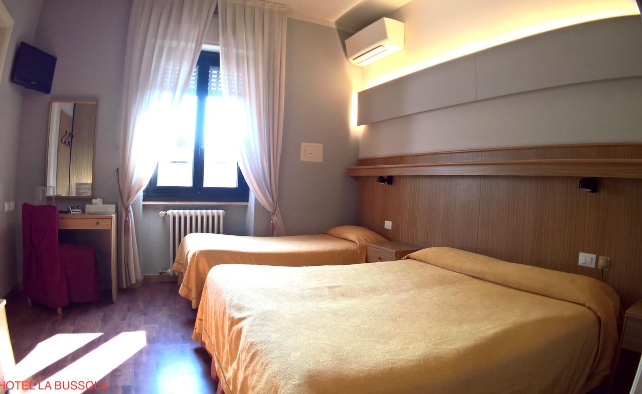 Hotel La Bussola Паденге-суль-Гарда Екстер'єр фото