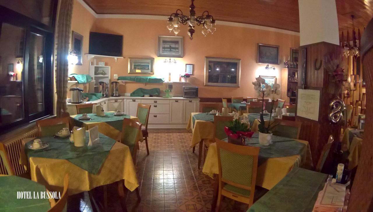 Hotel La Bussola Паденге-суль-Гарда Екстер'єр фото