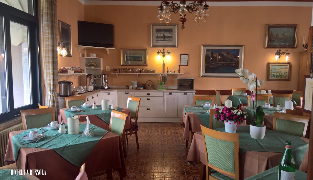 Hotel La Bussola Паденге-суль-Гарда Екстер'єр фото