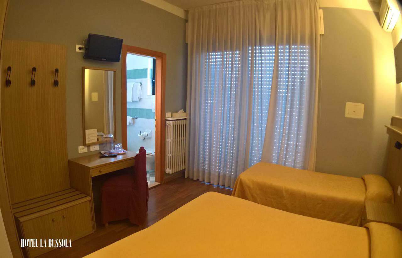 Hotel La Bussola Паденге-суль-Гарда Екстер'єр фото