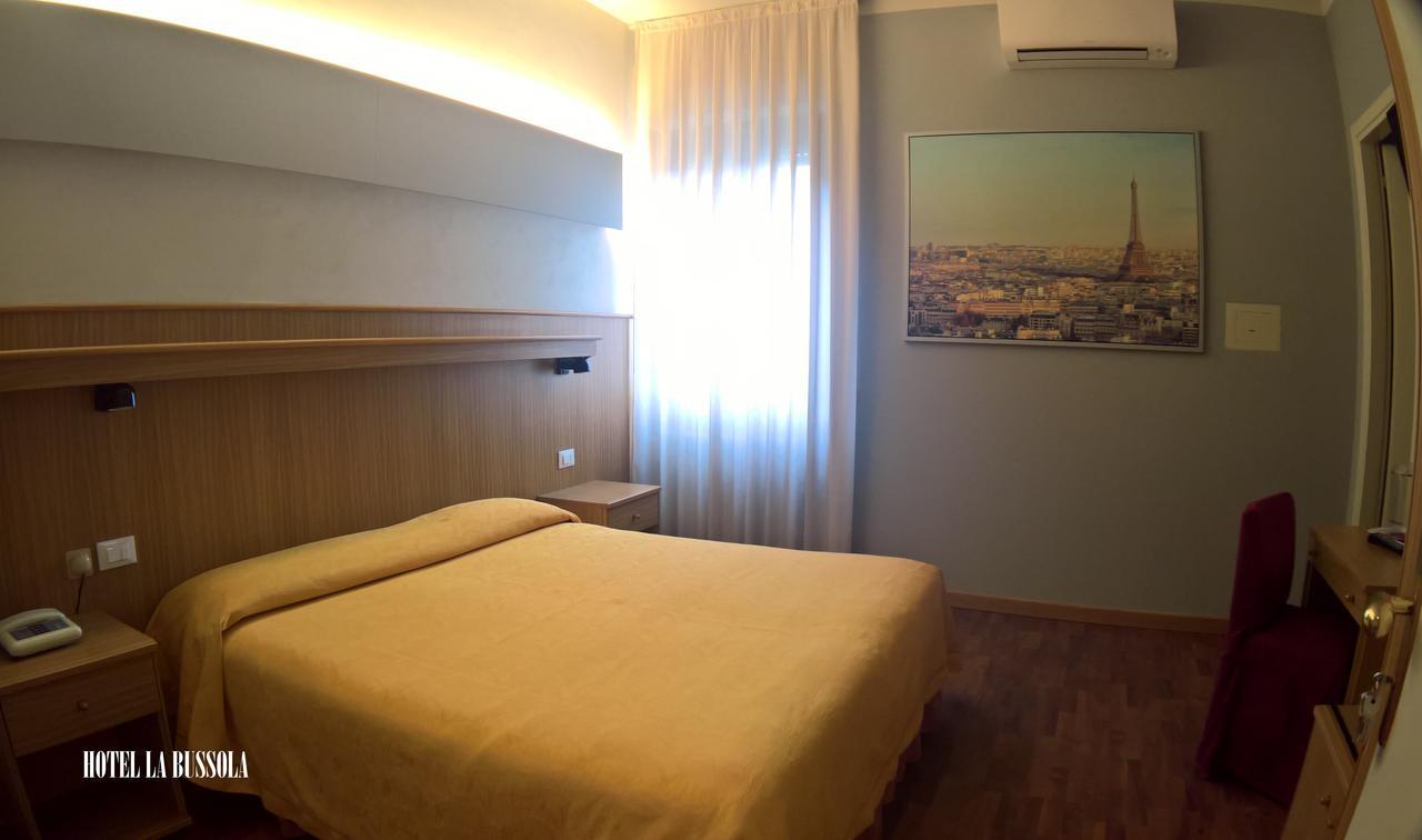 Hotel La Bussola Паденге-суль-Гарда Екстер'єр фото