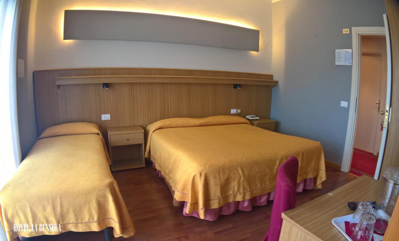 Hotel La Bussola Паденге-суль-Гарда Екстер'єр фото